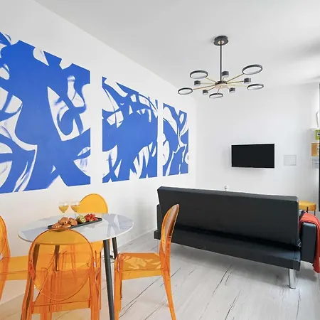 Modern Large For 3 Lägenhet
