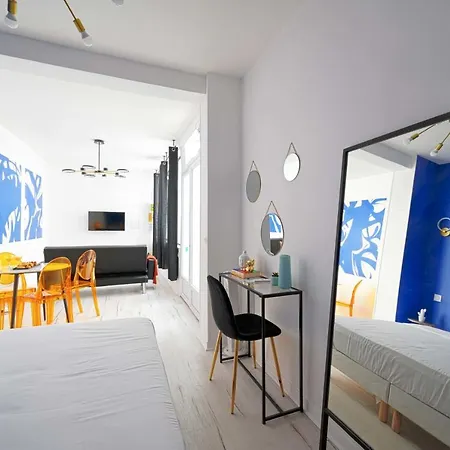 Modern Large For 3 Apartment