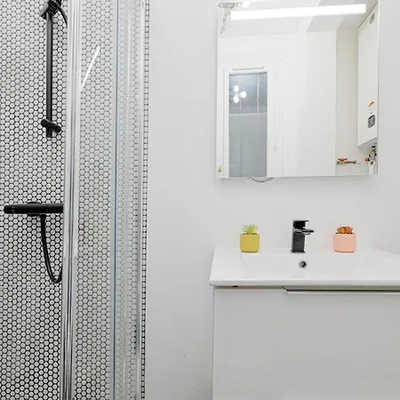 Modern Large For 3 *