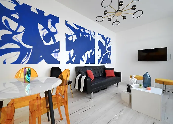 Modern Large For 3 Appartement Paris