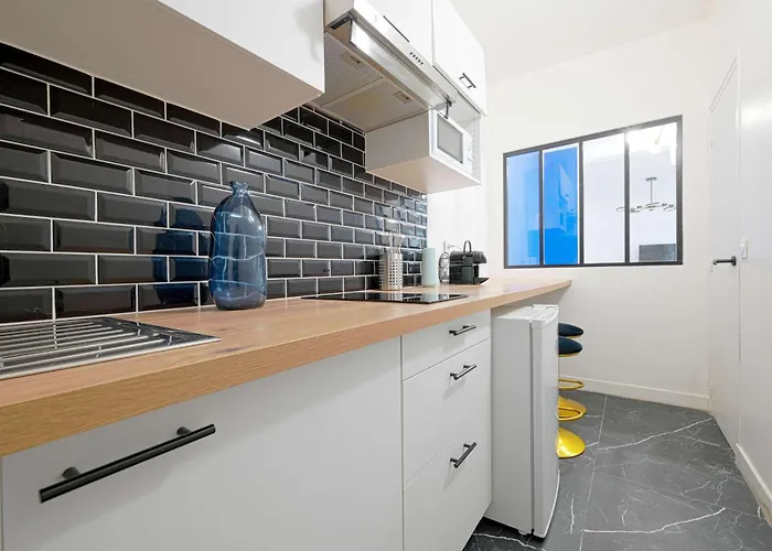 Modern Large For 3 * Париж